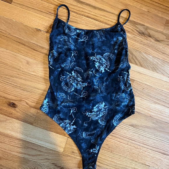 Super cozy dragon print bodysuit - Picture 1 of 3